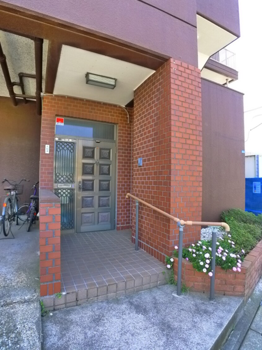 エントランス部分 ハイツ花園