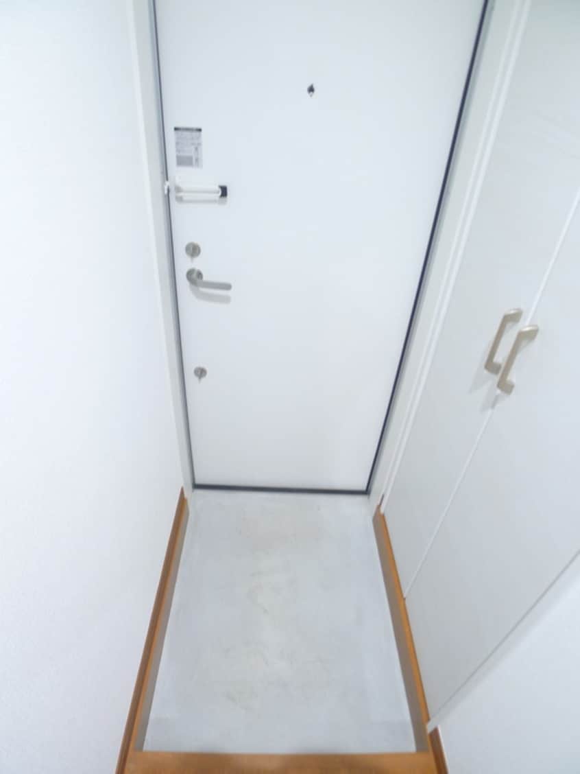 玄関 グリシーヌ新田