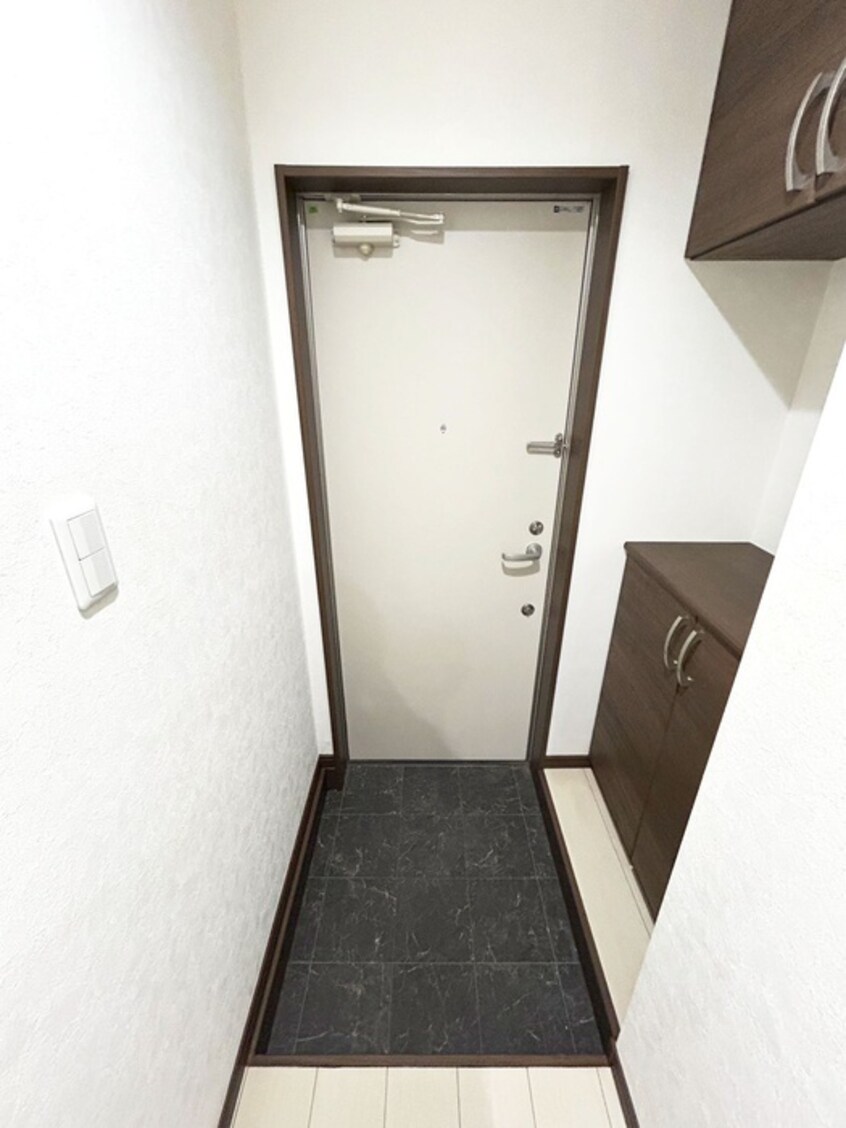 玄関 ルージェ前原