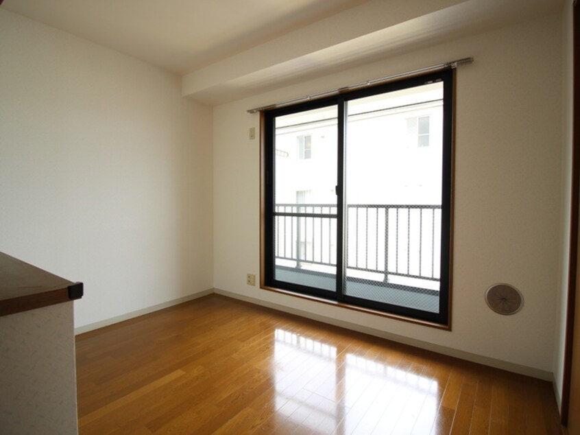 居室 クレスト北町イ－スト