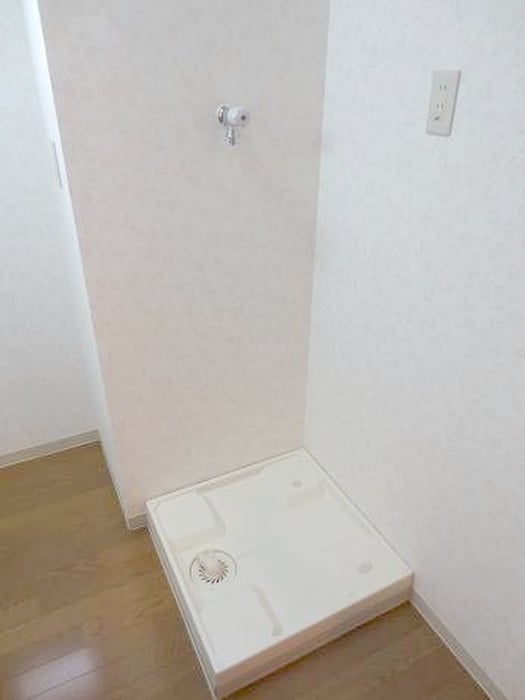 洗濯機置場 クレスト北町イ－スト