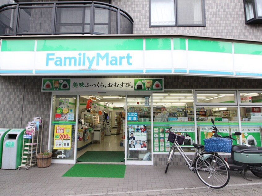 ファミリーマート(コンビニ)まで81m レピュア東大島駅前レジデンス