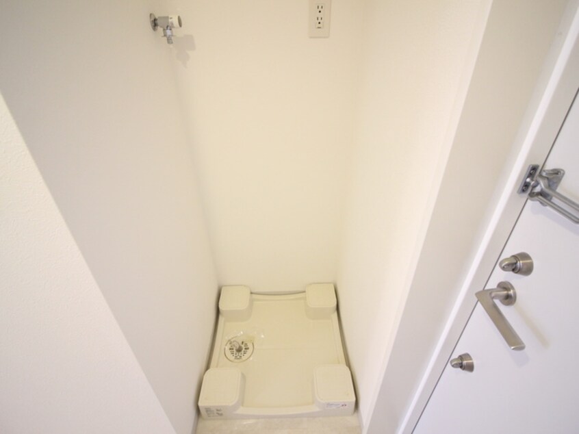 洗濯機置場 ドゥーエ新川崎