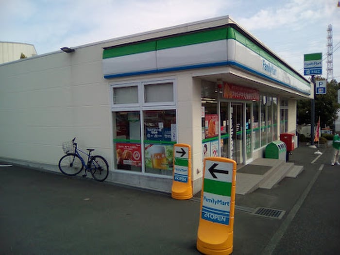 ファミリ－マ－ト西八朔ン町店(コンビニ)まで800m サムティレジデンス藤が丘