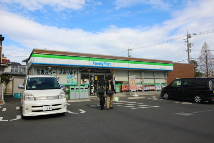 ファミリーマート宿河原二丁目店(コンビニ)まで400m ハシモトコ－ポⅡ