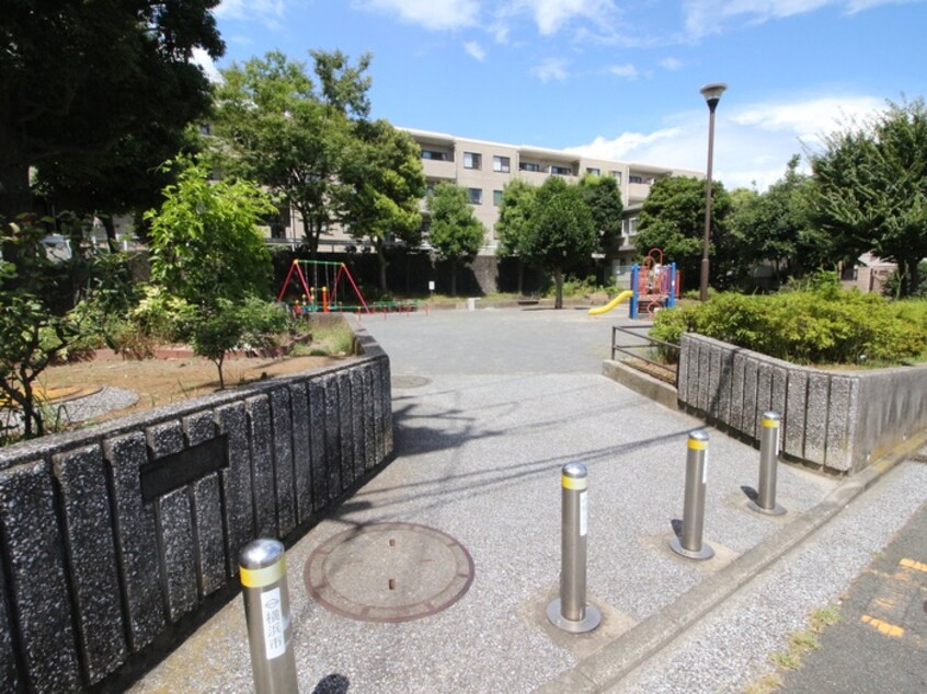 杉田三丁目公園(公園)まで100m アビターレ杉田