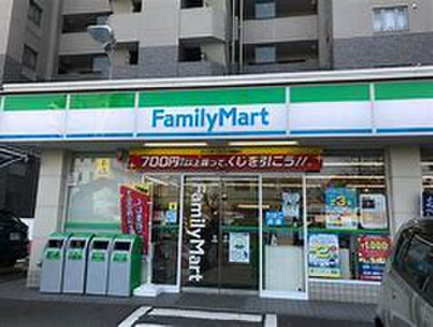 ファミリーマートスリーウェル新横浜店(コンビニ)まで211m ｼﾞｪﾉｳﾞｨｱ新横浜ｽｶｲｶﾞｰﾃﾞﾝ(605)