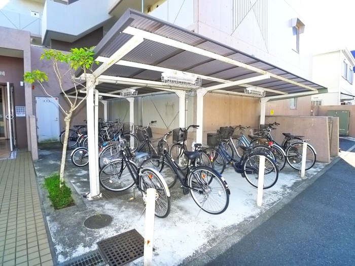 駐輪場 ヌヴェール市川