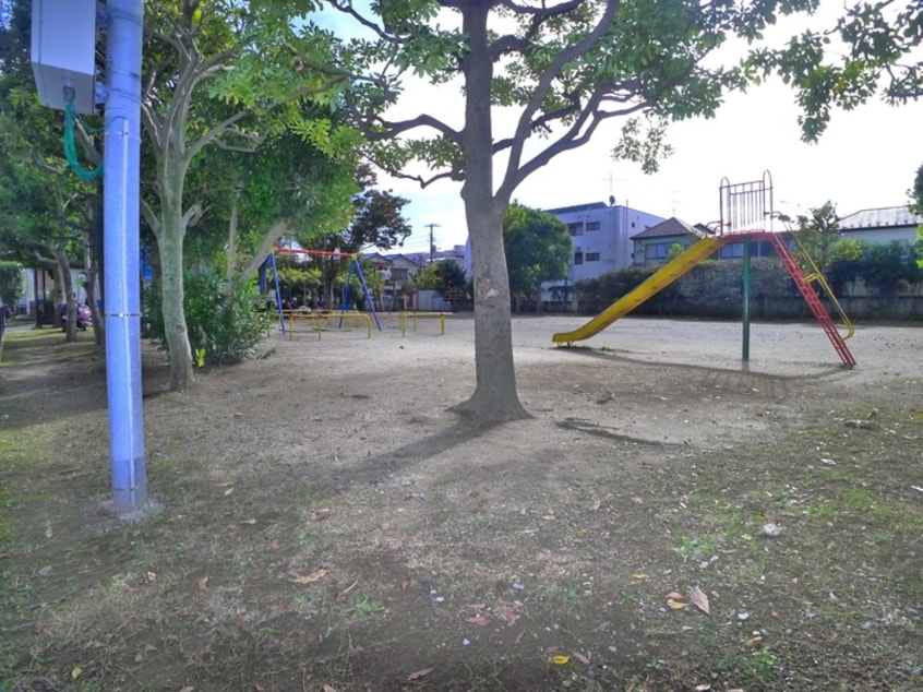 新田南公園(公園)まで87m ヌヴェール市川