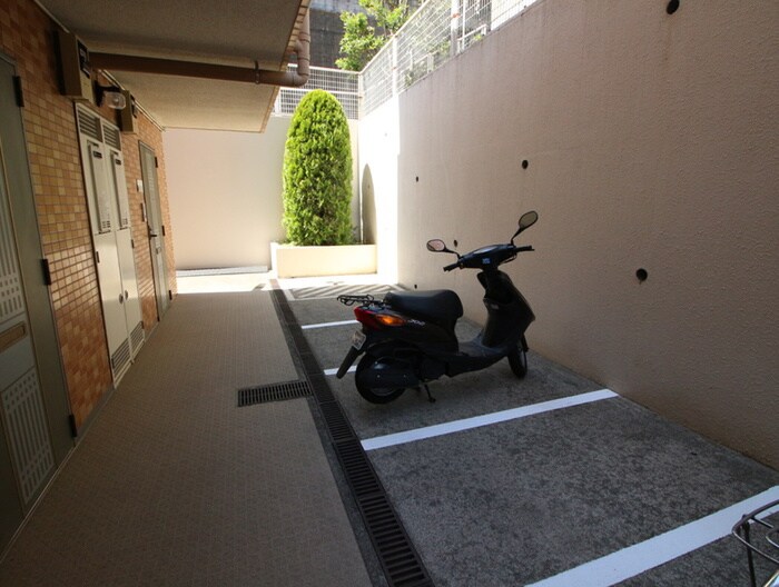 バイク置き場 PLENDY鷺沼