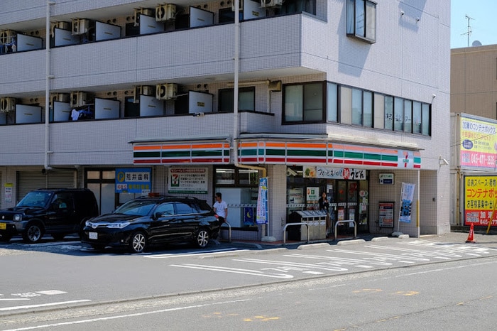 セブンイレブン横浜坂本町店(コンビニ)まで381m キャッスルⅢＢ