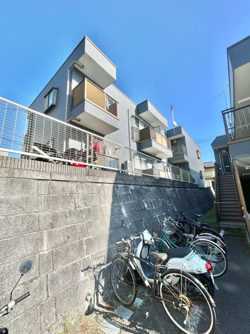 周辺環境 アドニス・イ－スト