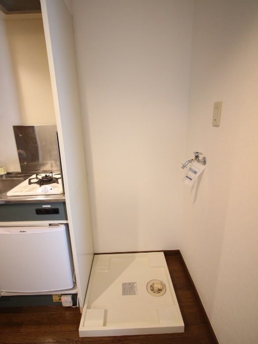 洗濯機置場 アドニス・イ－スト