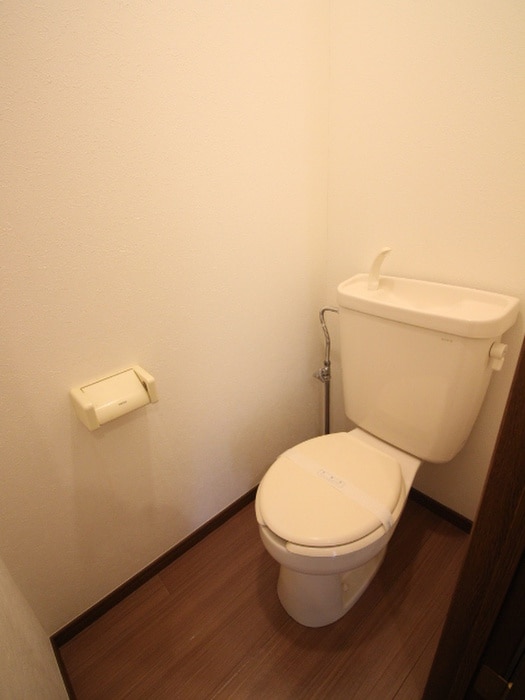 トイレ アドニス・イ－スト