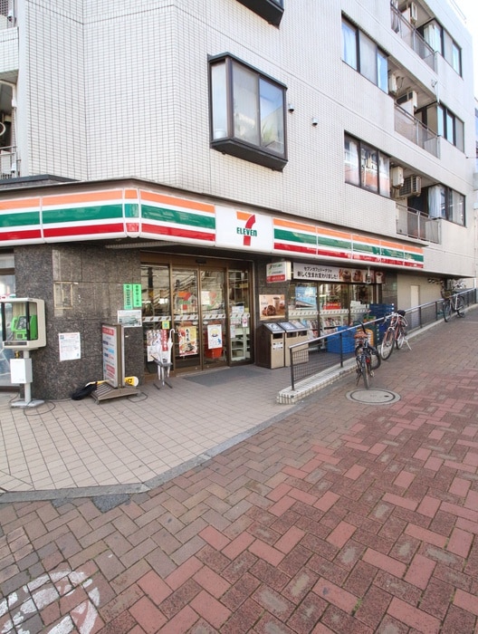 セブンイレブン北区十条駅前店(コンビニ)まで530m ユニバ－サルスクエア上十条
