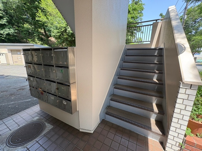 エントランス部分 スカ－ラもえぎ野