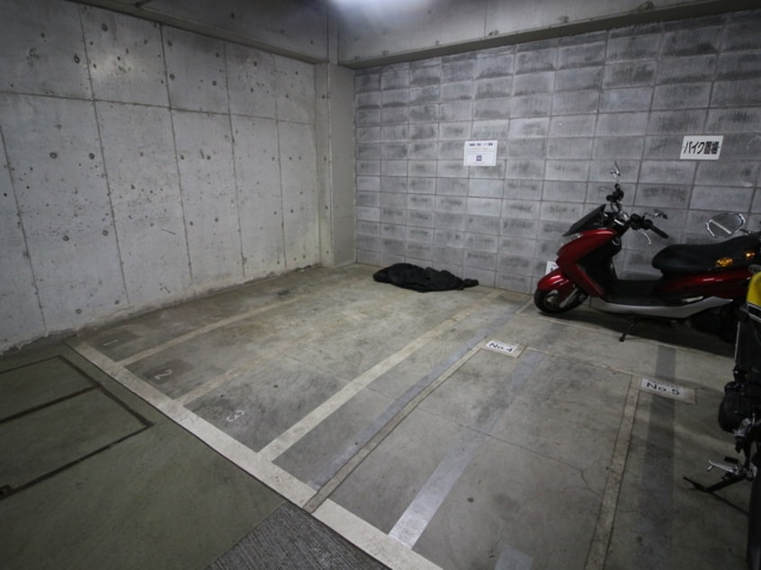 バイク置き場 COMODO宮崎台