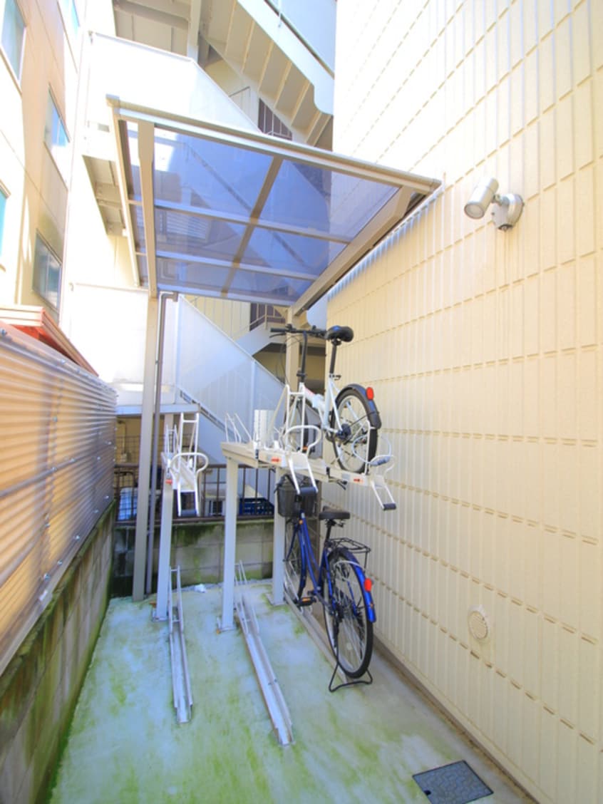 駐輪場 Berry Clover Residence