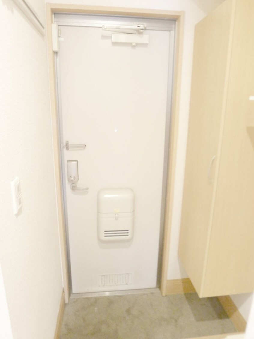 玄関 アビテ西新小岩