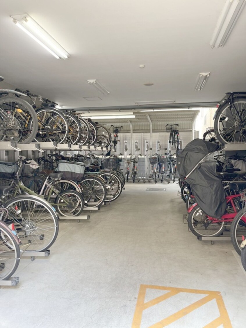 駐輪場 パテラ草加