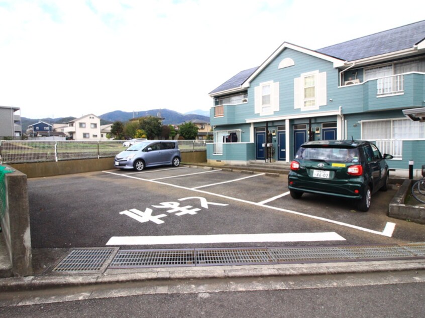 駐車場 フォレスト　ツルマキ