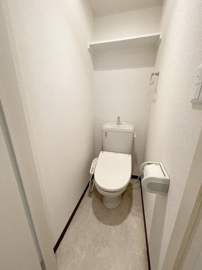 トイレ ダブルレインボ－六実