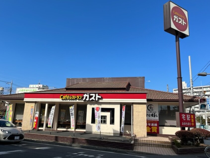 ガスト新所沢店(その他飲食（ファミレスなど）)まで123m 新所沢第一コ－ポラス(102)