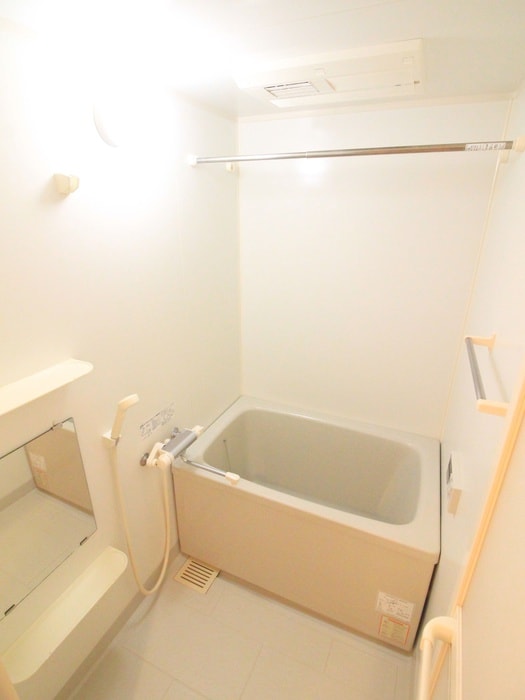 バス／シャワールーム等 ラフィ－ネ