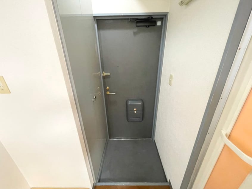 玄関 岡田ビル