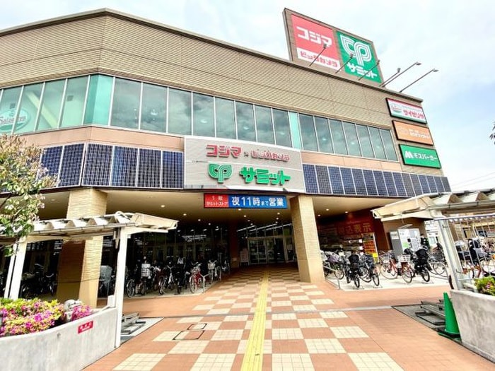 ビックカメラコジマ成城店＆サミット(電気量販店/ホームセンター)まで300m グリーンフラッツ成城