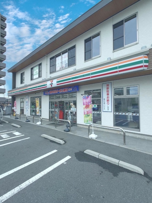 セブンイレブン新田駅東口店(コンビニ)まで350m 草加市金明町戸建