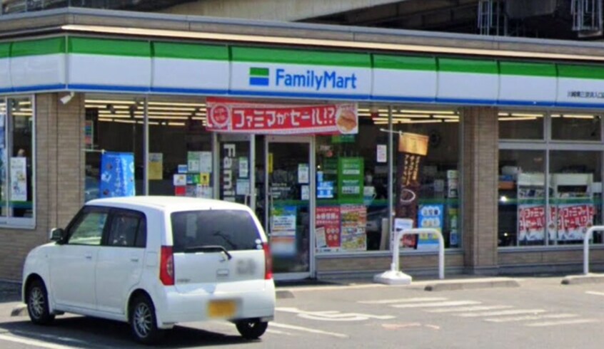 ファミリーマート川崎第三京浜入口店(コンビニ)まで125m ラフィーネ新城