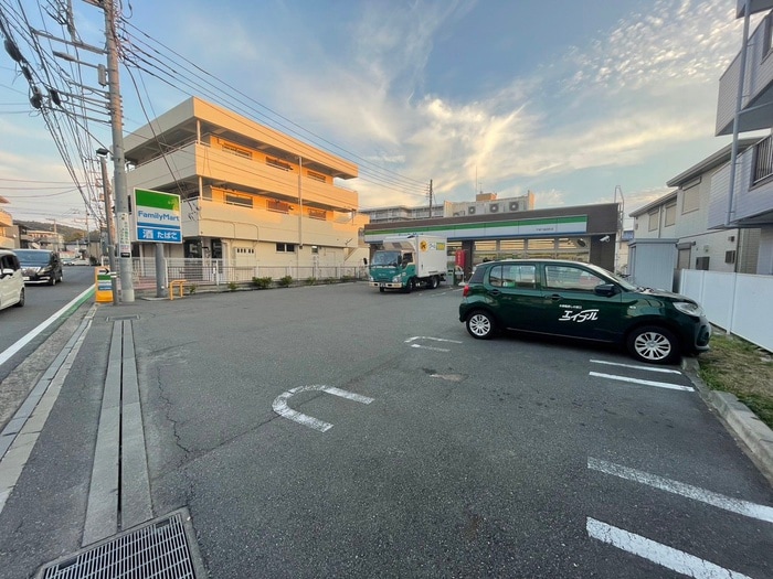 ファミリーマート(コンビニ)まで500m サウスブァレイハイツ