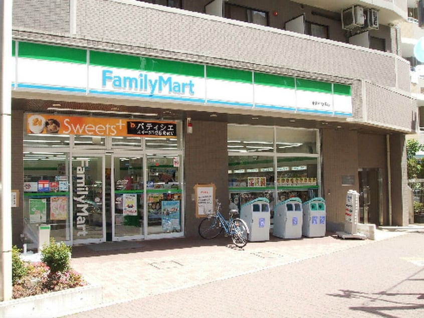 ファミリーマート秀栄国領南店(コンビニ)まで260m エスペランサ・シマ