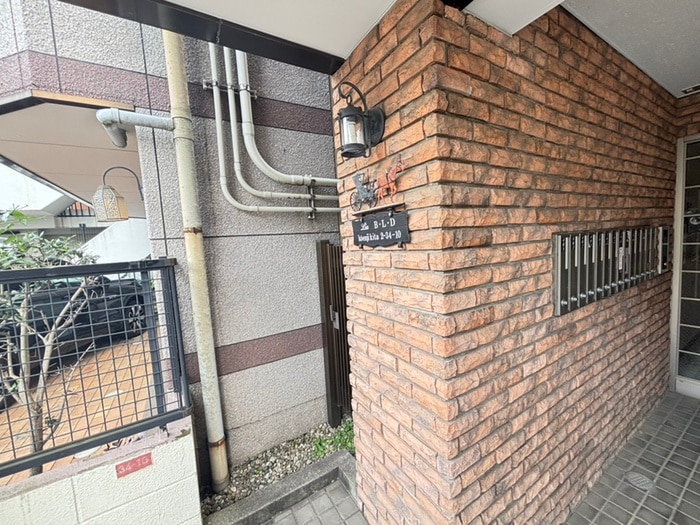 エントランス部分 Ｌｉｕ　ＢＬＤ