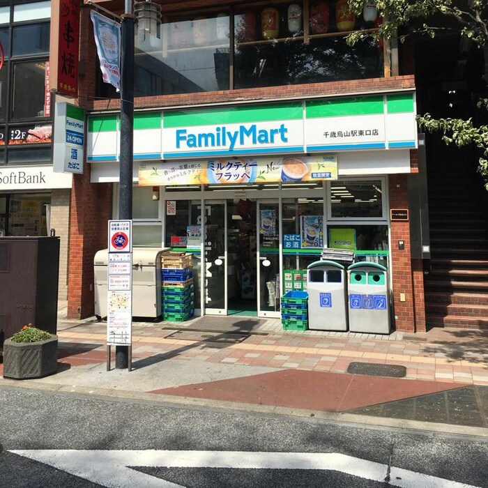 ファミリーマート千歳烏山店(コンビニ)まで162m ｼﾞｭﾈｽ烏山