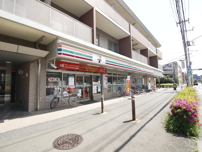 セブンイレブン(コンビニ)まで80m Ｔ´ｓ　ｇａｒｄｅｎ武蔵小杉