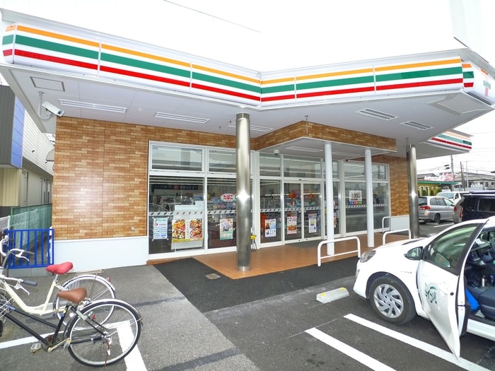 セブンイレブン(コンビニ)まで311m リリ－モンタ－ニュＢ