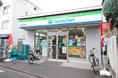 ファミリーマート千歳烏山駅西店(コンビニ)まで108m リライア烏山（１０２）