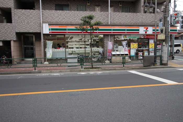 セブンイレブン(コンビニ)まで300m カーサ・フェリシア