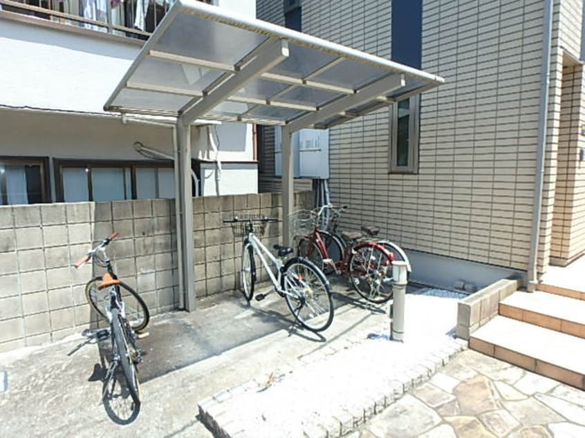 駐輪場 RESIDENCEIKEBUKURO-EAST