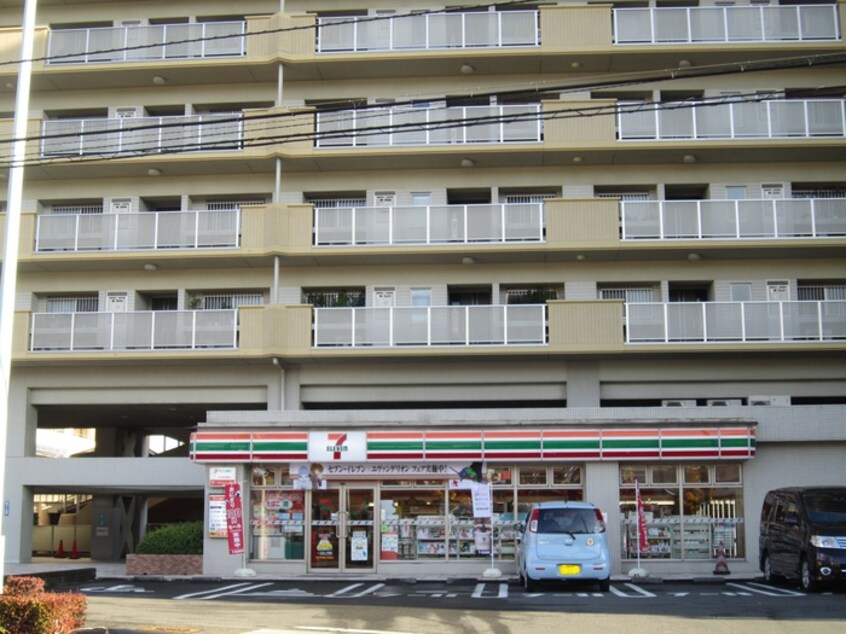 セブンイレブン 町田多摩境駅前店(コンビニ)まで696m プランド－ル