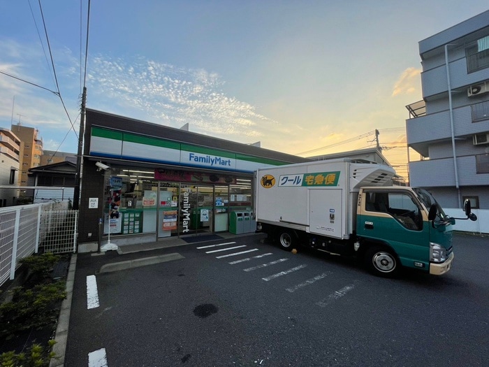 ファミリーマート(コンビニ)まで1000m 第三吉田ハイツ