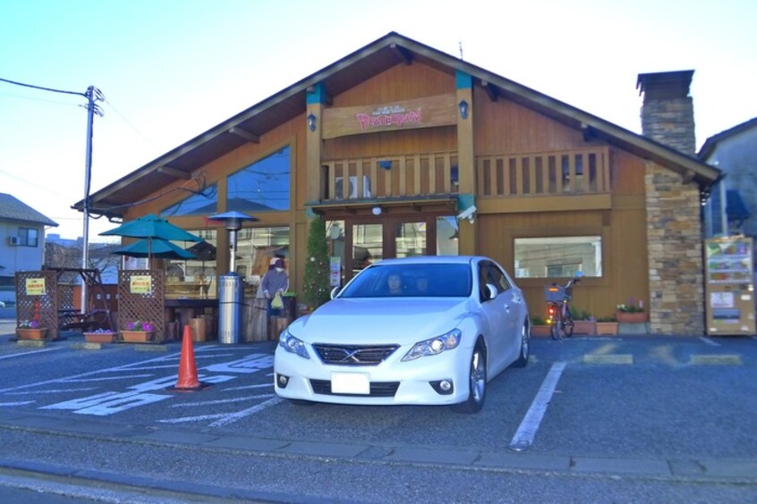 ピーターパン　小麦工房店(その他飲食（ファミレスなど）)まで381m シャトル山崎Ａ