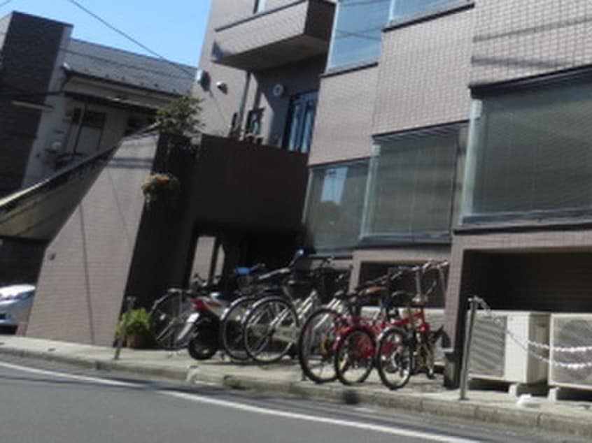 駐輪場 メゾンベルボア