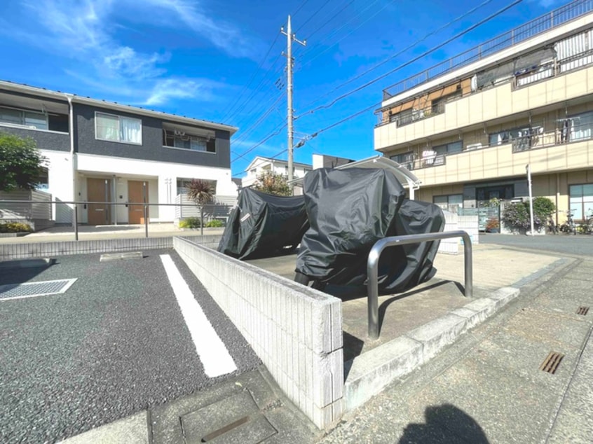 バイク置き場 レピナールＦ