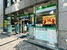 ファミリーマート 西麻布三丁目店(コンビニ)まで300m ブリューム西麻布