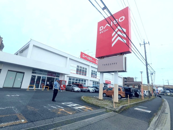 ダイソー(100均)まで80m スタ－ブルマンション春日部