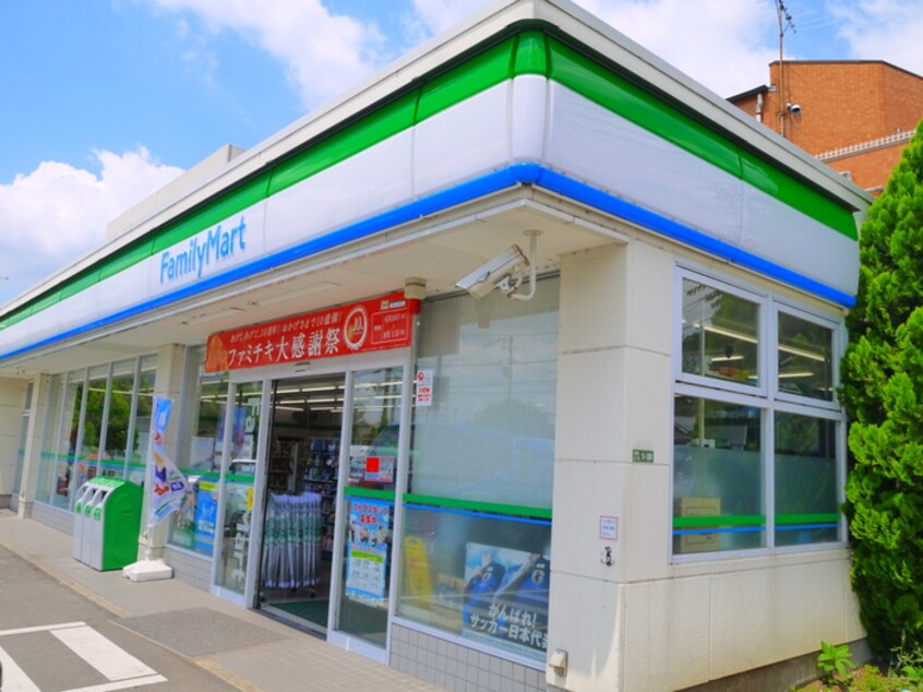 ファミリーマート世田谷成城通り店(コンビニ)まで110m メゾンドラフィネ宮下