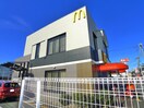 マクドナルド尾久橋通り江北店(ファストフード)まで957m Ａｌｌｉｅ　ｓ　Ｍｅａｄｏｗ